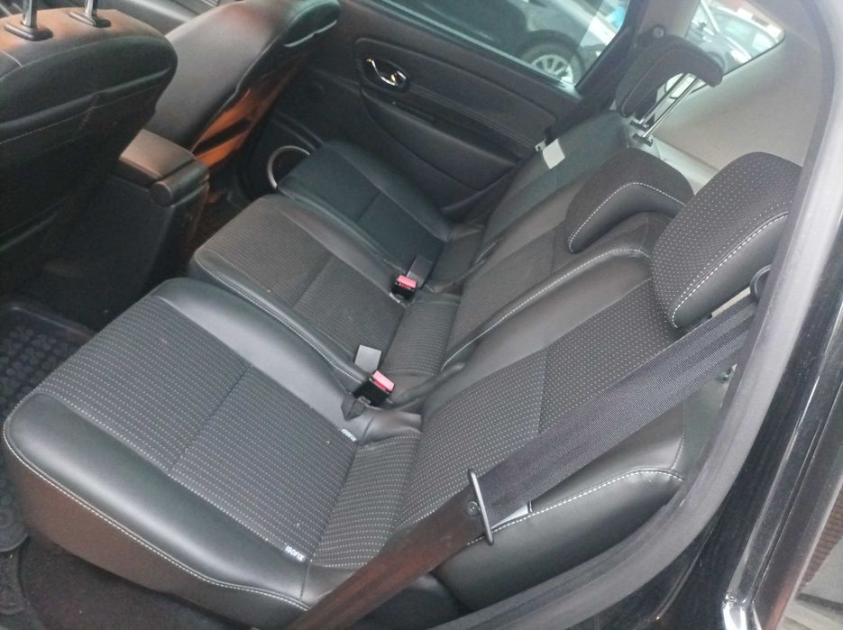 Vand Renault scenic trei diesel , an fabricație 2012,