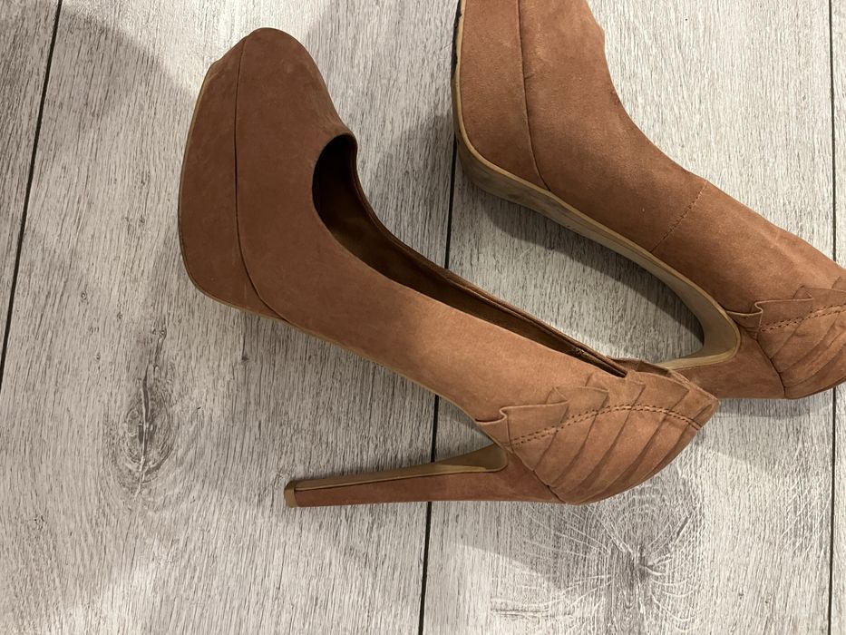 2 perechi Pantofi bershka marimea 37