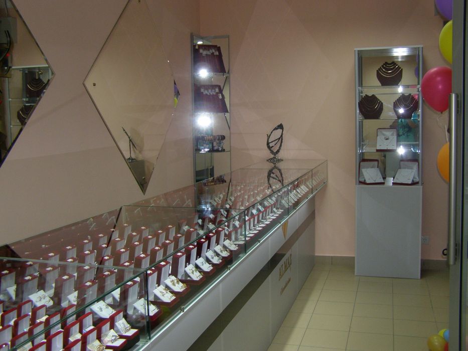 Продам настенные зеркала 120-120