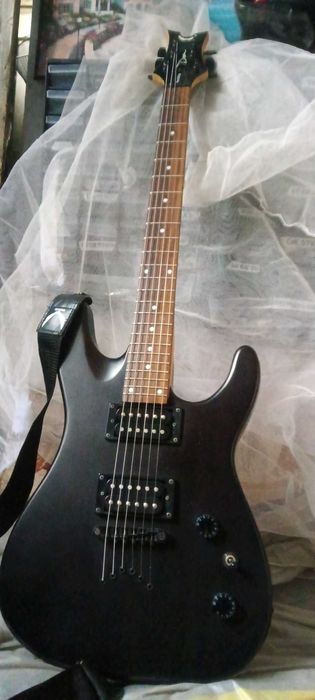 Superstrat китара специална колекция, може с кубе, процесор