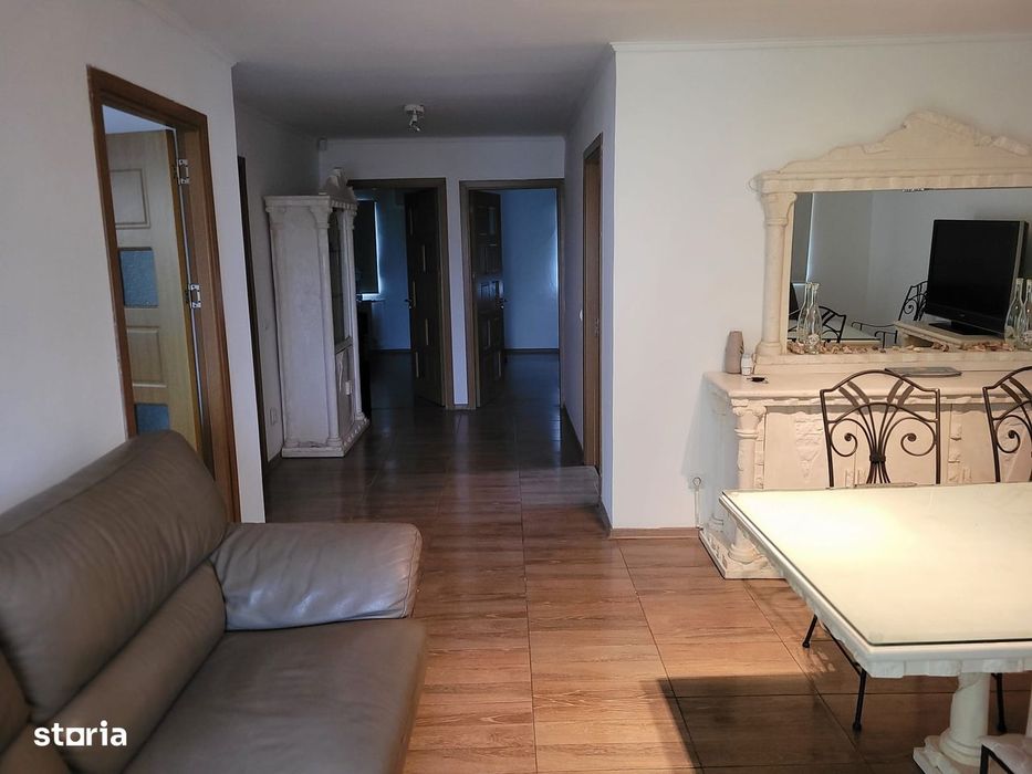 Casă cu 3 camere, garaj și piscină