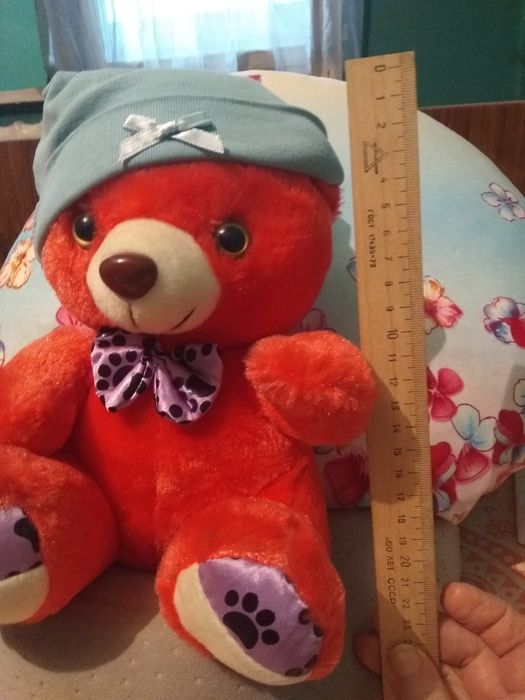 Продается мишка красный