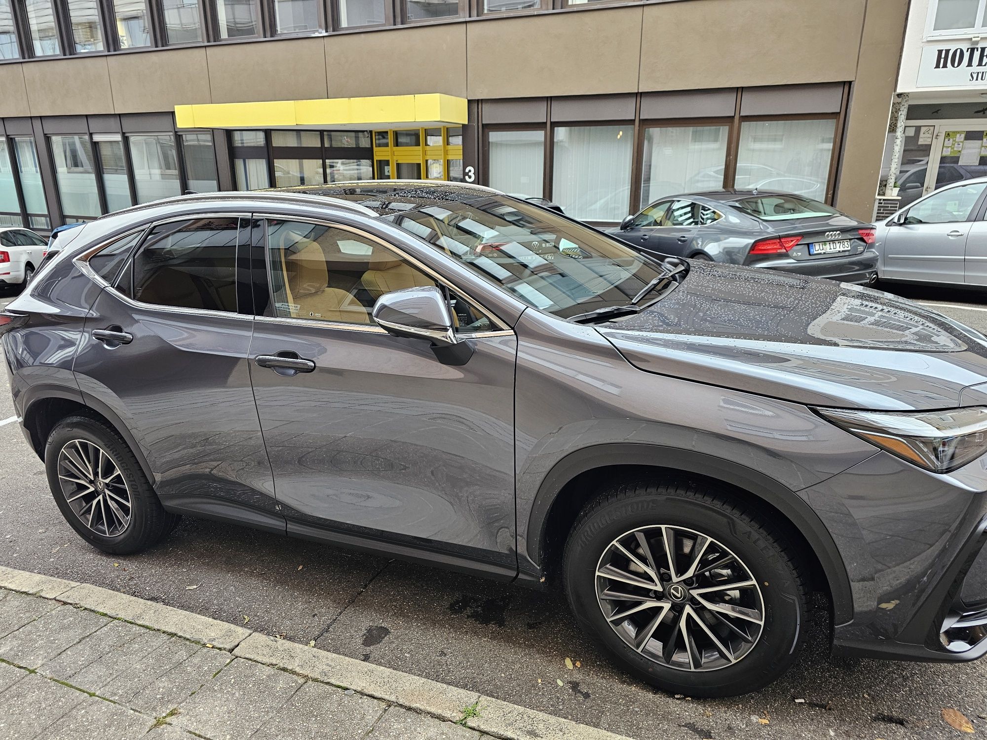 Lexus Nx 350h executive plus, model 2024, hibrid Mofleni • OLX.ro