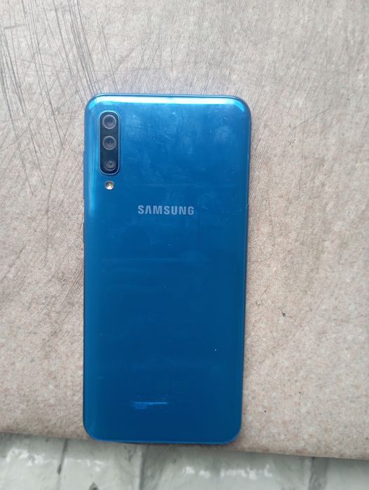 Samsung A50 продам