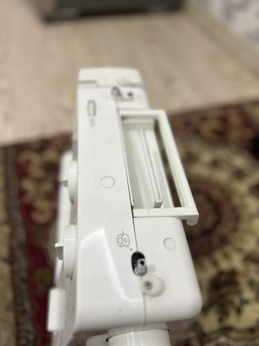 Tikuv moshinasi ishlidi yengi