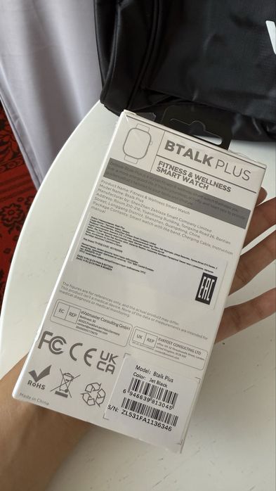 Продам новый телефон vivo  в подарок часы и сумка