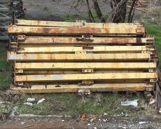 Продам ферму со стойками