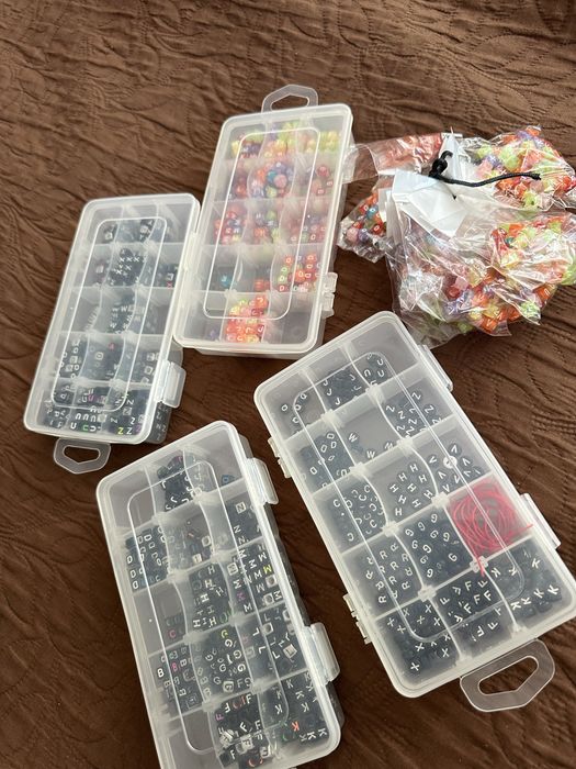 Букви за гривни и гердани