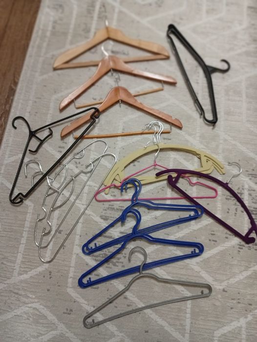 Продам плечики разные