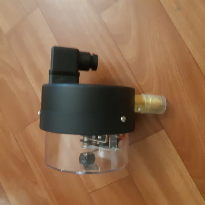 Продам манометр новый