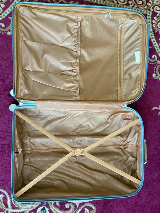 Чемодан на колесах L, объём 135 л.