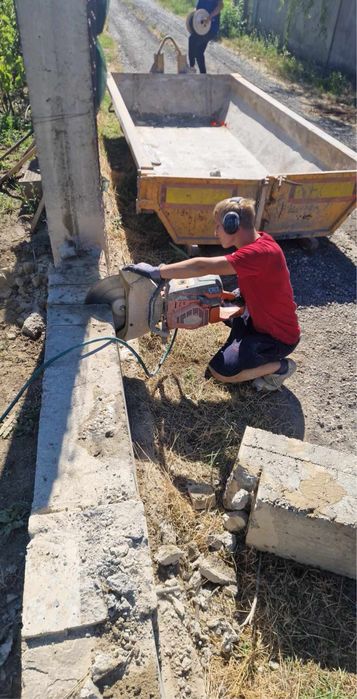 Demolari taiat spart, santuri electrice