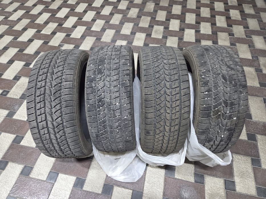 Зимние шины 235/45 R18