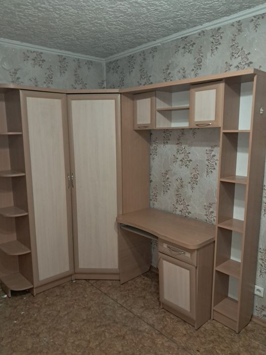 Продам угловой шкаф бу
