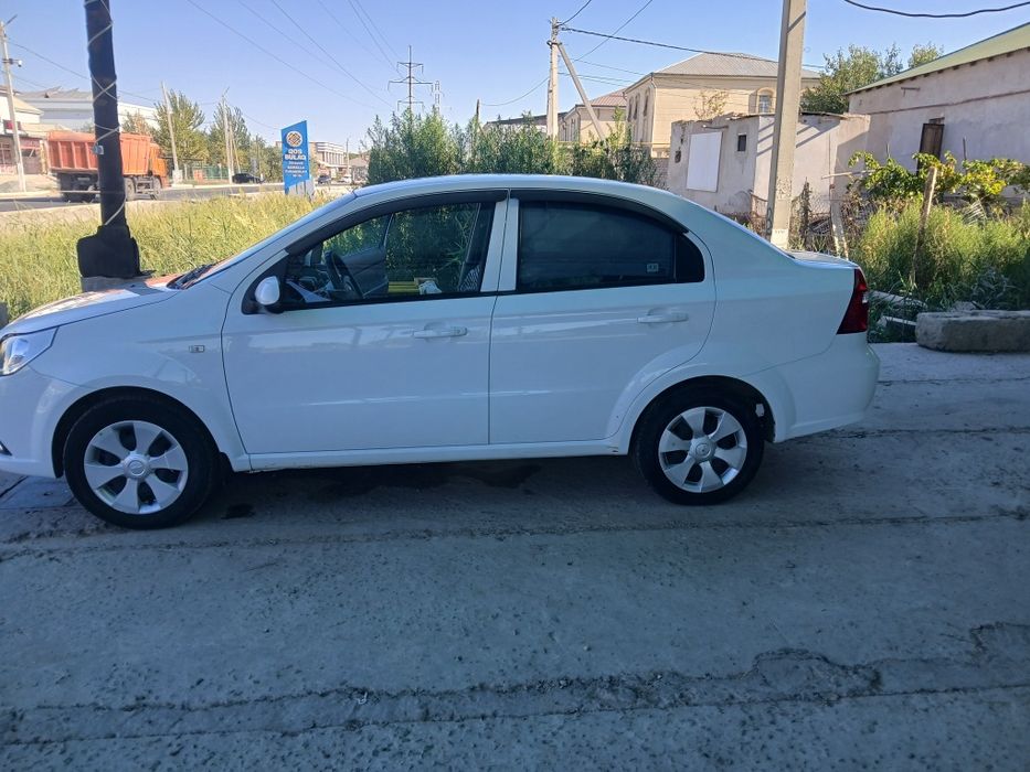 Автомобиль Нексия 3