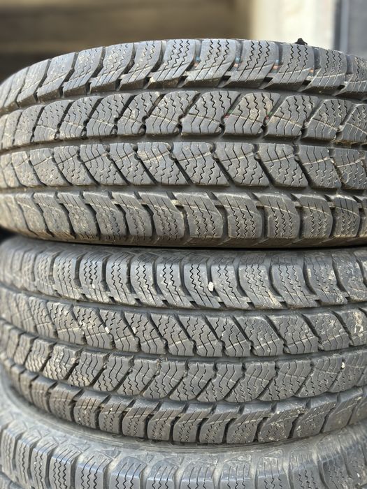 215/65/16 за бус Semperit 2023