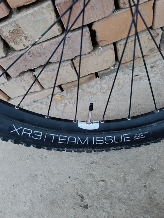 Vând roți 27.5 + cauciucuri 2.30 tr