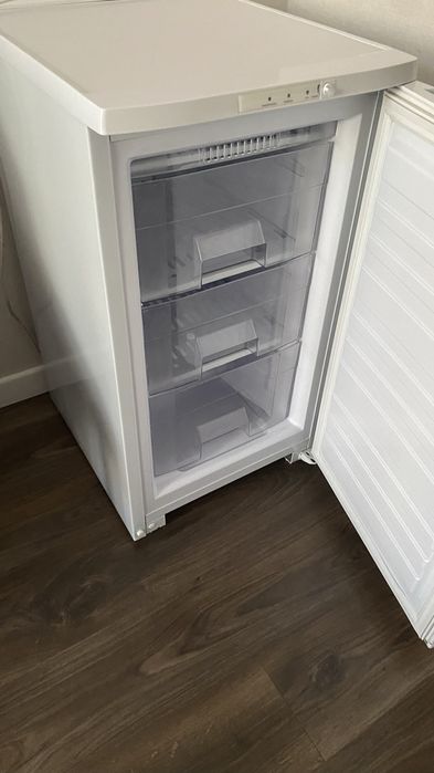 Морозилка “бирюса”