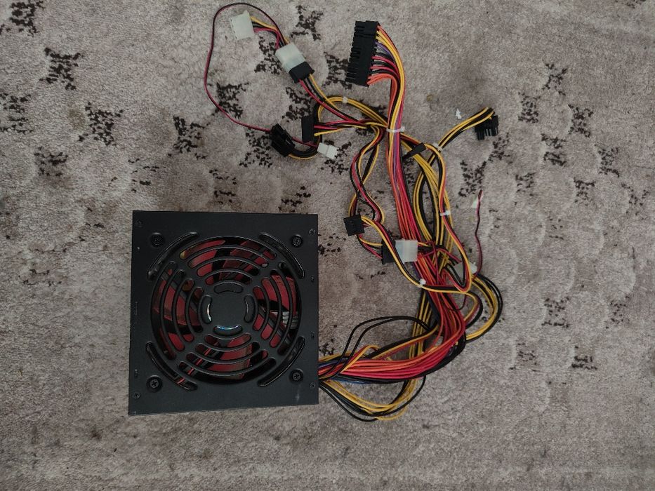 Vând sursă Xilence 500W