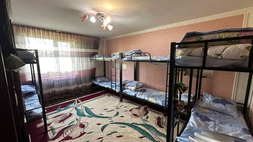 Сдается кв-ра студенам с поворам и уборшицай 80кв от  пед инстета 5