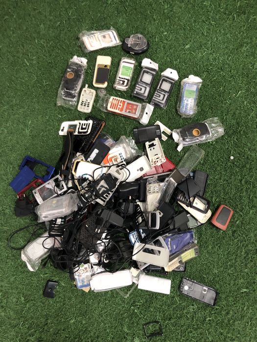 Корпуса на телефоны , панели