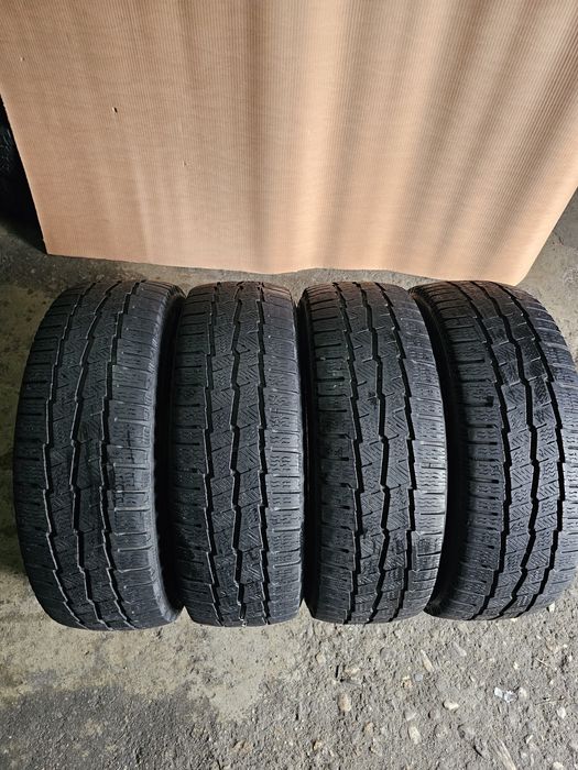 4 anvelope iarna 215 60 17C Michelin Agilis  7mm