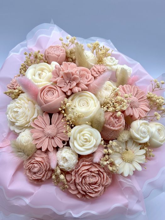 Aranjament floral din 100% ceara de soia