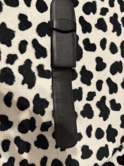 Toc cu doua sloturi pentru stilouri/pixuri