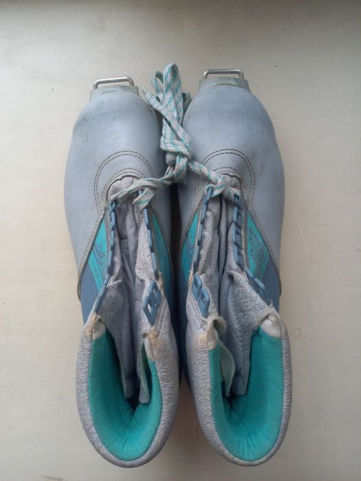 Продаются лыжные ботинки