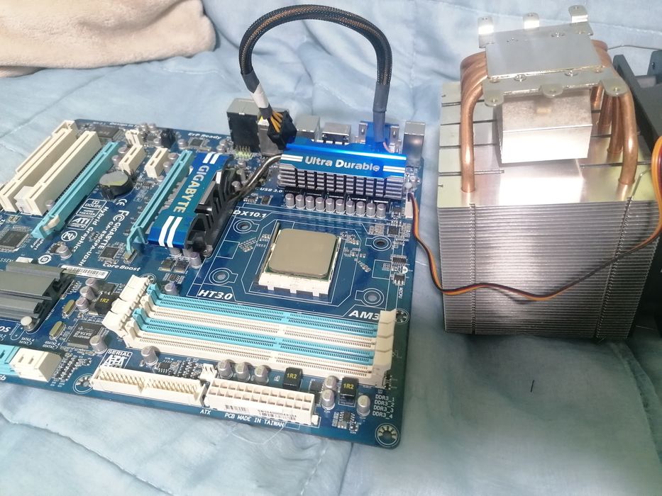 Kit AMD Phenom II X4 965 + Gigabyte GA-890GPA-UD3H + Cooler Scythe Nin