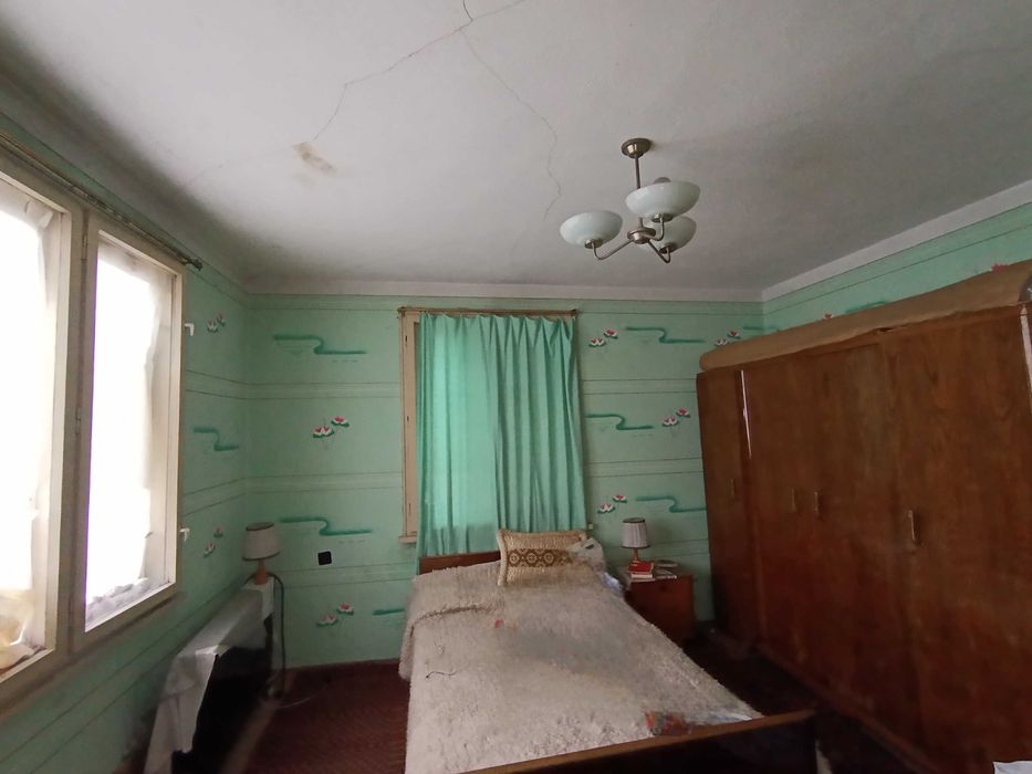 двуетажна къща с гараж