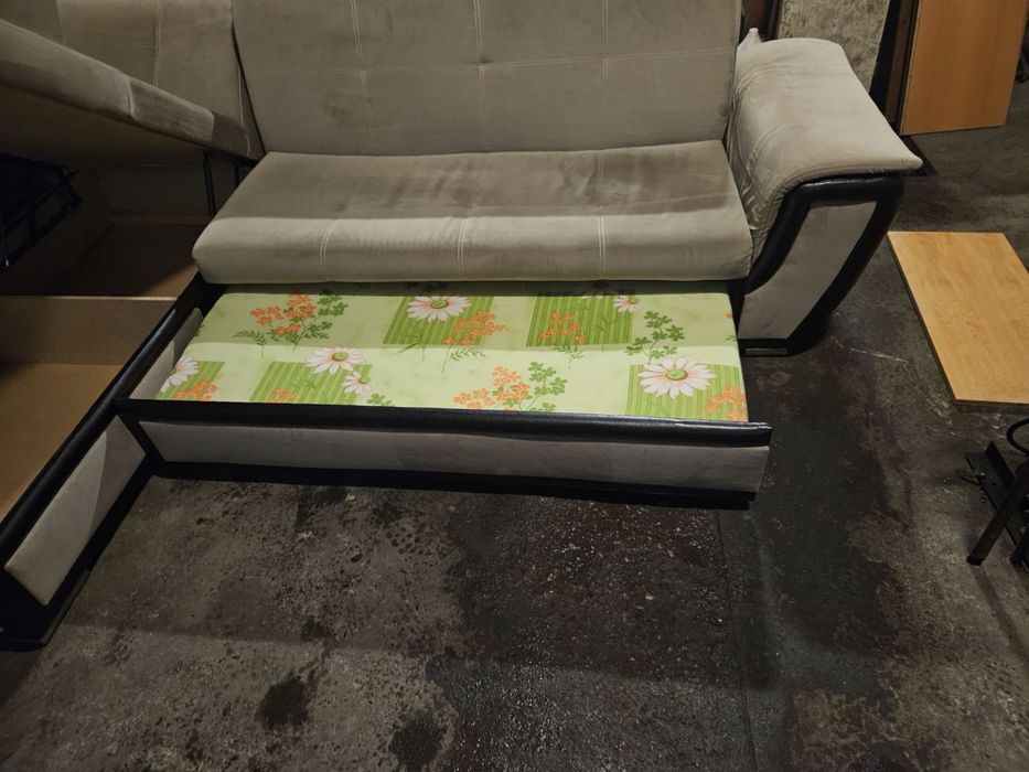 Голям ъглов диван