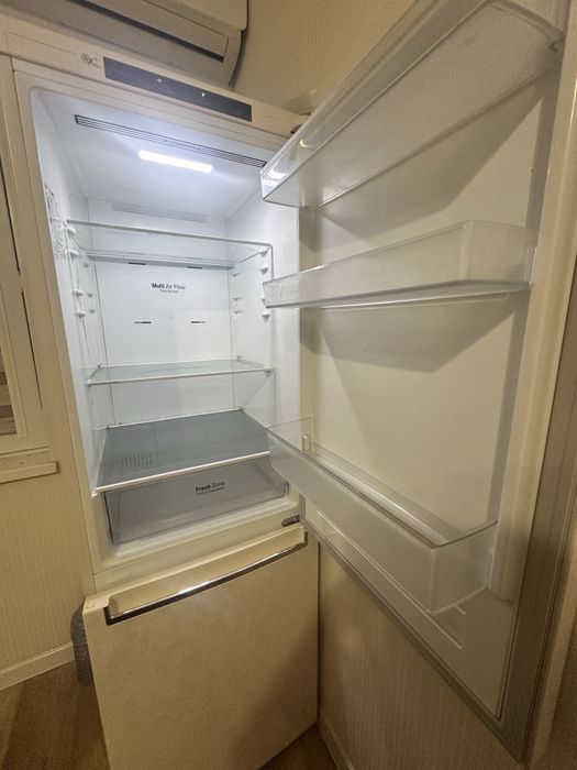 Продается холодильник LG, в отличном состоянии.