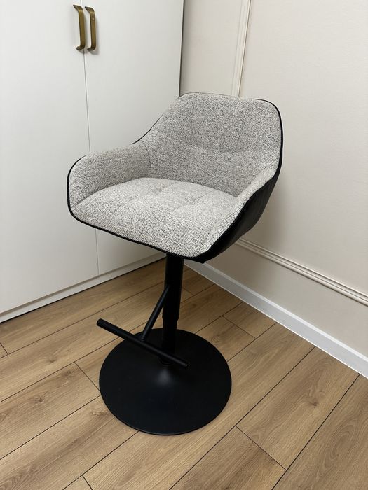 Scaun reglabil de bar