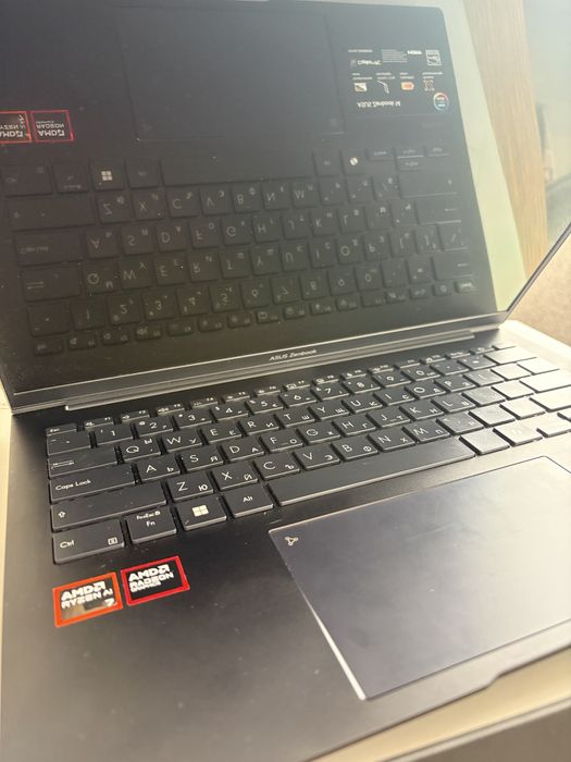 Продавам ASUS Zenbook 14 OLED