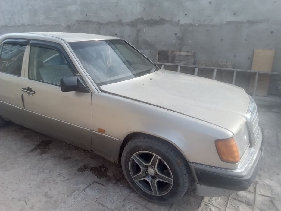 Продаю мерседес 2 куб 1990