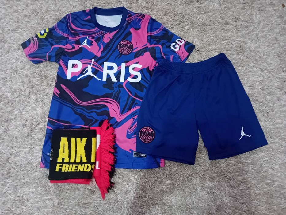 Bluză cu pantofi mbappé si fular