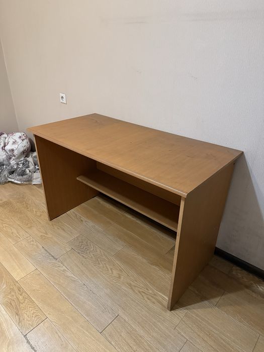 Отдам стол письменный