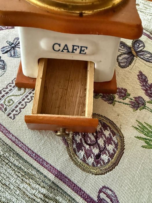 Нова мелничка за кафе