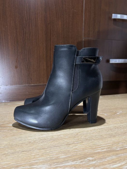 Елегантни боти, чисто нови с етикет