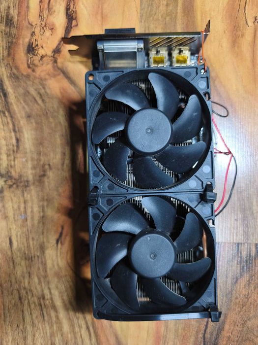 Проверена с OCCT, перфектна Gigabyte RX 570 4GB сменени вентилатори
