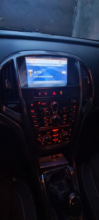OPEL Astra 2011 — imagine 4