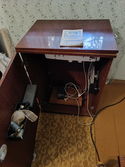 Продам машинку швейную чайка