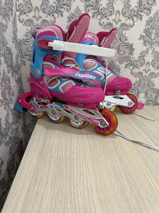 Срочно продаю ролики в очен хорошем состояние размер 34/36 подходять