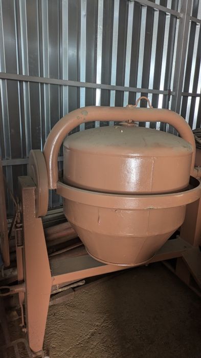 Vând betoniera italiana