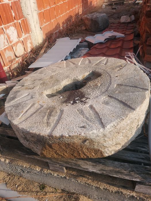 Pietre de moara de apa