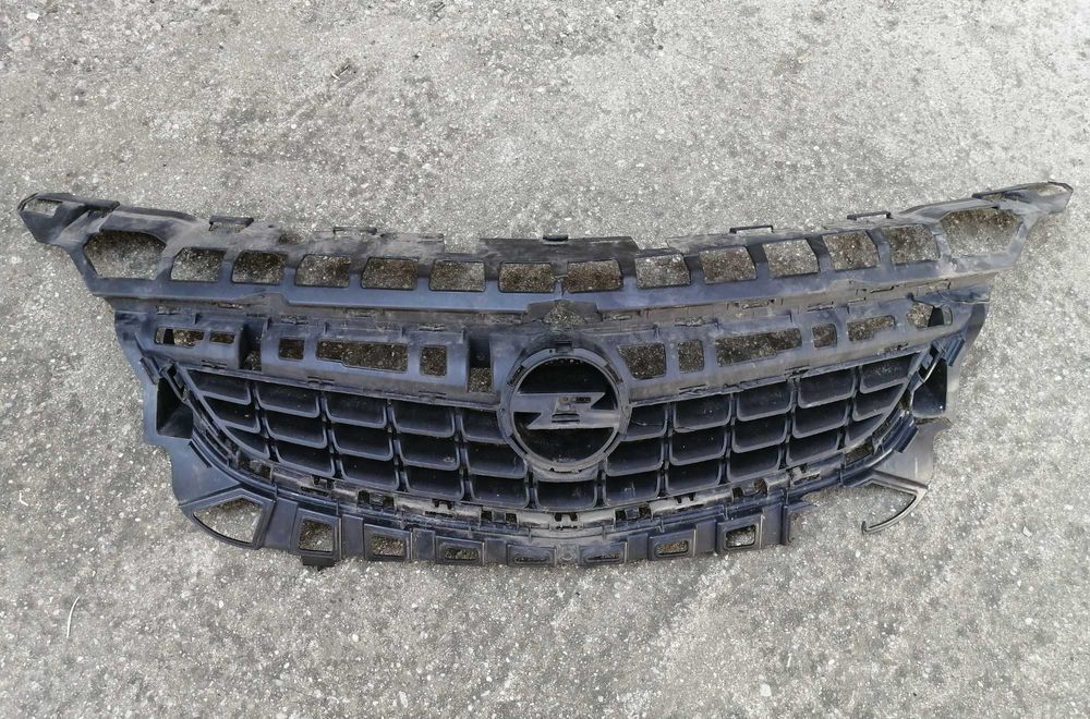 grila radiator Opel Astra J 200 lei