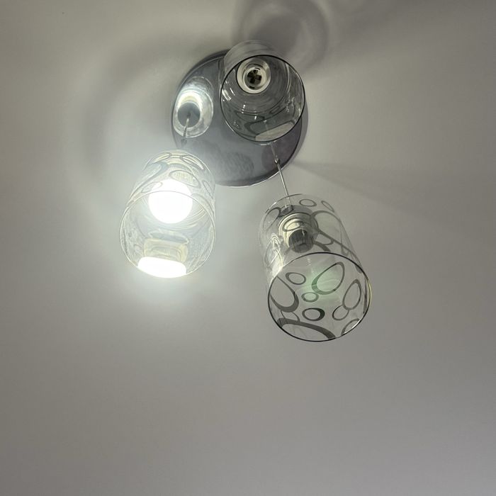 Почти новая люстра