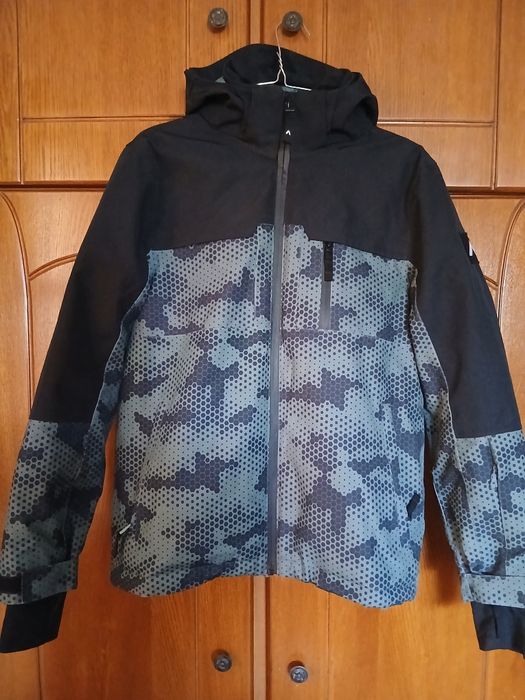 Vând geacă Mckinley pentru băieți