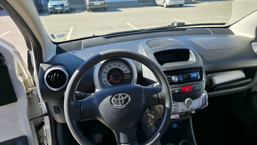 Toyota- Aygo  1000 кубика 2009г.